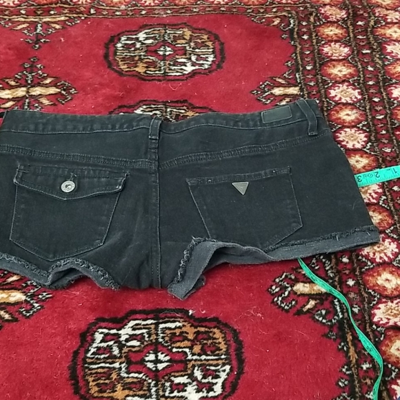🎁 Vintage black guess Jean shorts - Picture 8 of 8